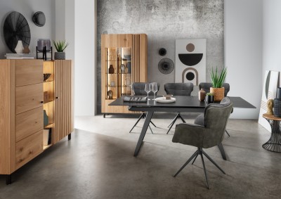 Esszimmer-Highboard3-Vitrine-AS-Wildeiche-geoelt