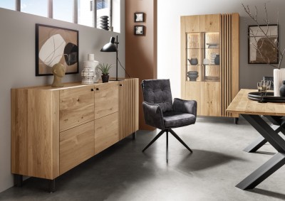 Esszimmer-Sideboard-Vitrine-AS-Wildeiche-geoelt-1