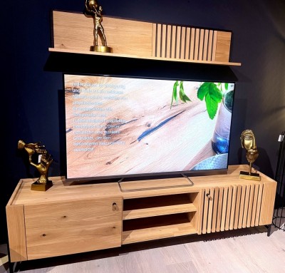 TV-Lowoard-AS-2tuerigFach-Rillen-Wildeiche-geoelt-Wandboard