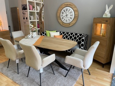 EsstischBootsform-Sthle-Esszimmer-Wanduhr-Highboard-Tischlaufer-Tischdeko