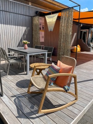 OutdoorSchaukelstuhl-Teakholz-massiv-Rattan-Geflecht-OutdoorTischgruppe-OutdoorSthle-Tisch