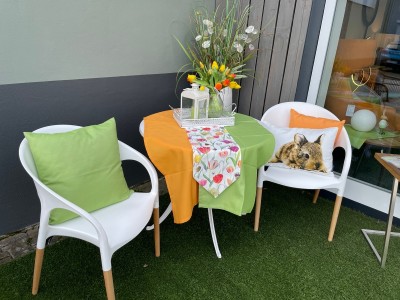 Outdoorsthle-Outdoortisch-Metall-Dekopflanze-Outdoorkissen