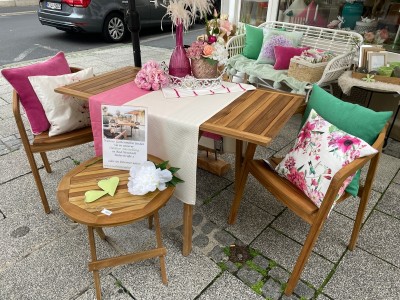 Teakholz-massiv-Sthle-Beistelltisch-Tisch-Outdoorkissen-Outdoormobel