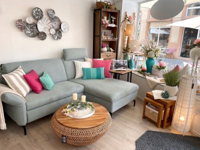 Sofa-Longchair-Kissen-Funktionssofa-Couchtisch-Beistelltisch-Dekoration-Wandobjekt