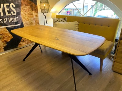 esstisch-bootsform-tischsofa