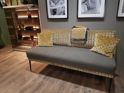 Tischsofa-Barnickel-Polster-Holzbein
