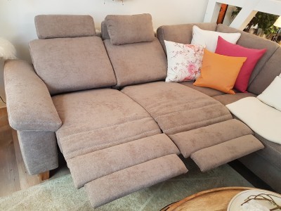 Ausstellung-Sofa-Rcken-Bein-Lehne-Kissen