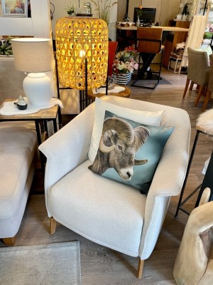 sessel-beige-kissen-mufflon