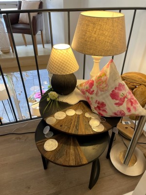 tischset-schwarz-holzeinlage-tischlampe