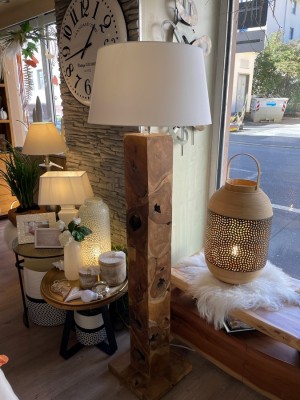 stehlampe-teakholz-lampenschirm-verschiedene-moeglichkeiten
